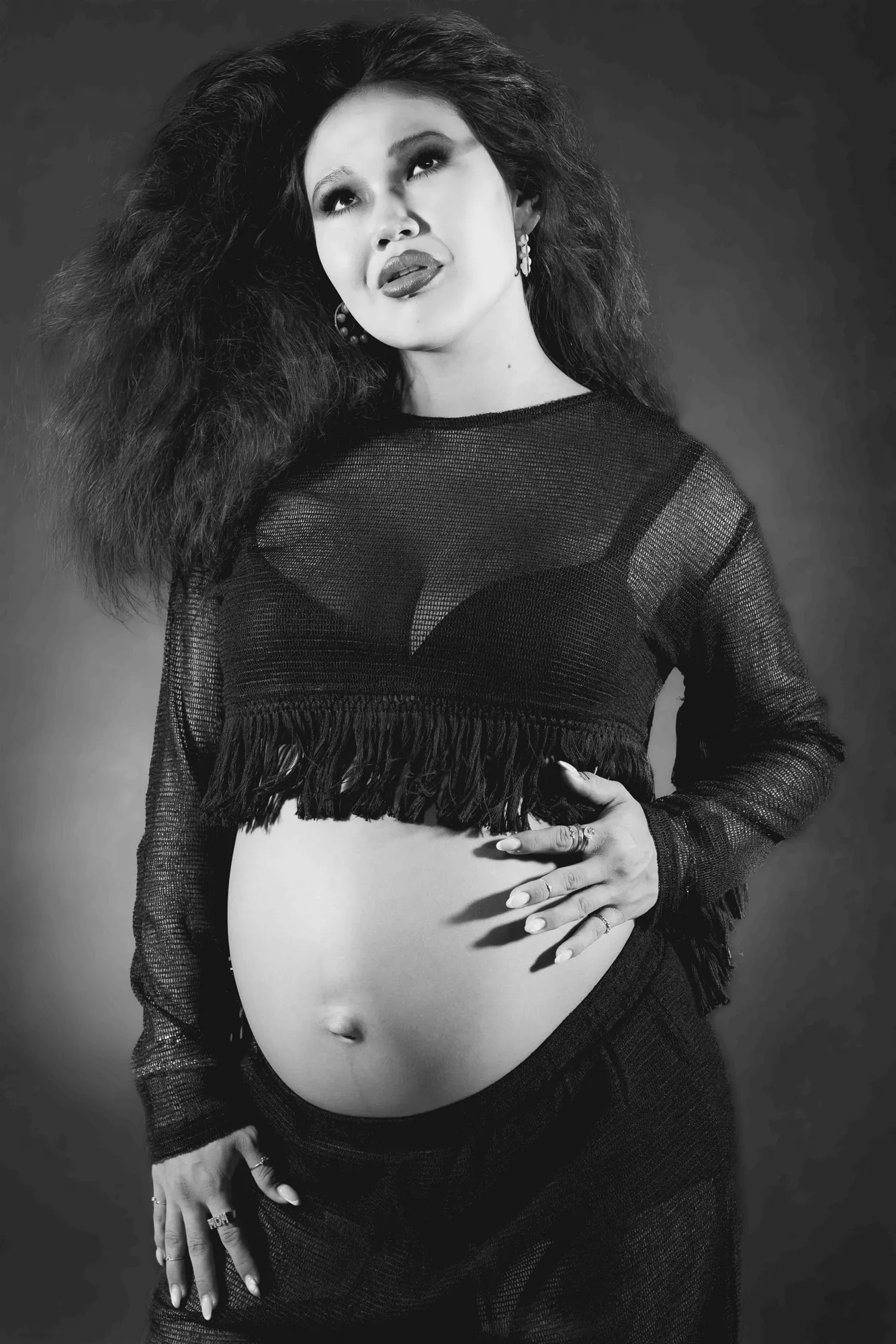 Kunstnerisk graviditetsfotografi i sort/hvid
